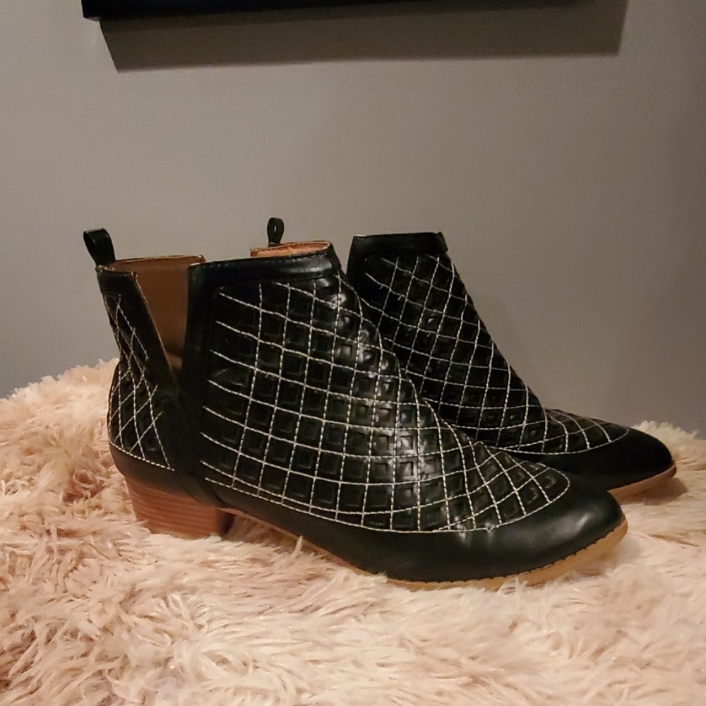 Leather shooties